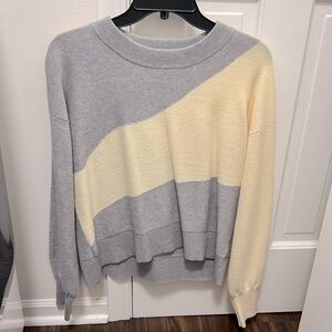 Women’s Halogen sweater size Medium grey and cream color